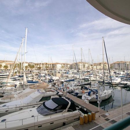 Apartment With Balcony And View On The Port Frejus Bagian luar foto