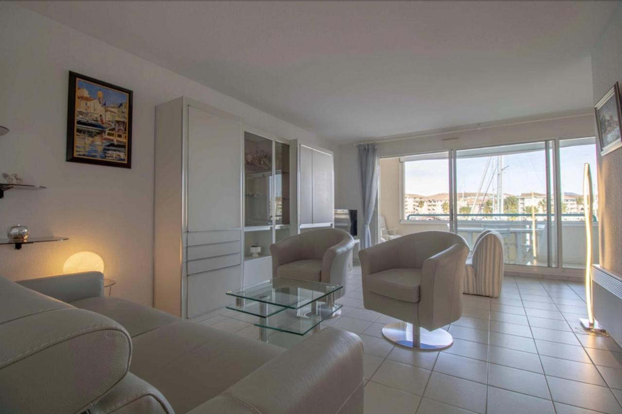Apartment With Balcony And View On The Port Frejus Bagian luar foto
