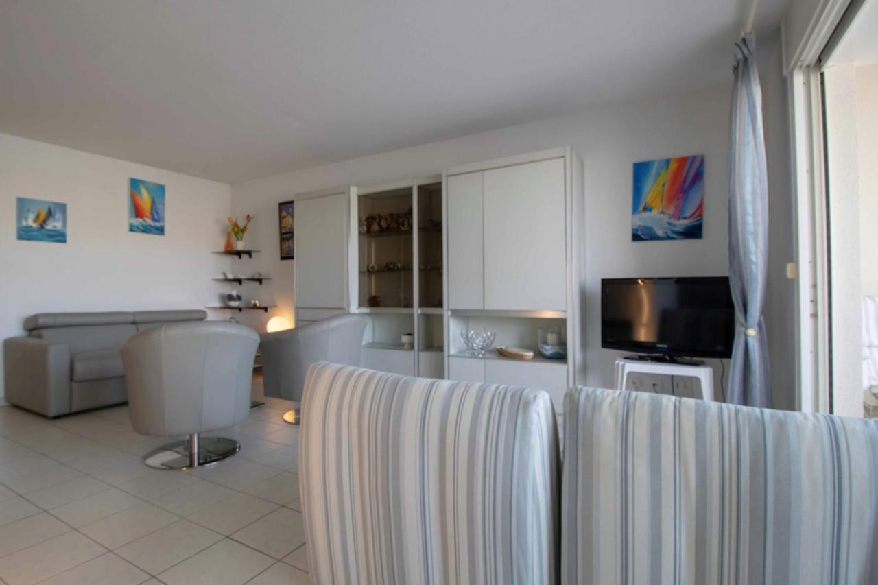 Apartment With Balcony And View On The Port Frejus Bagian luar foto
