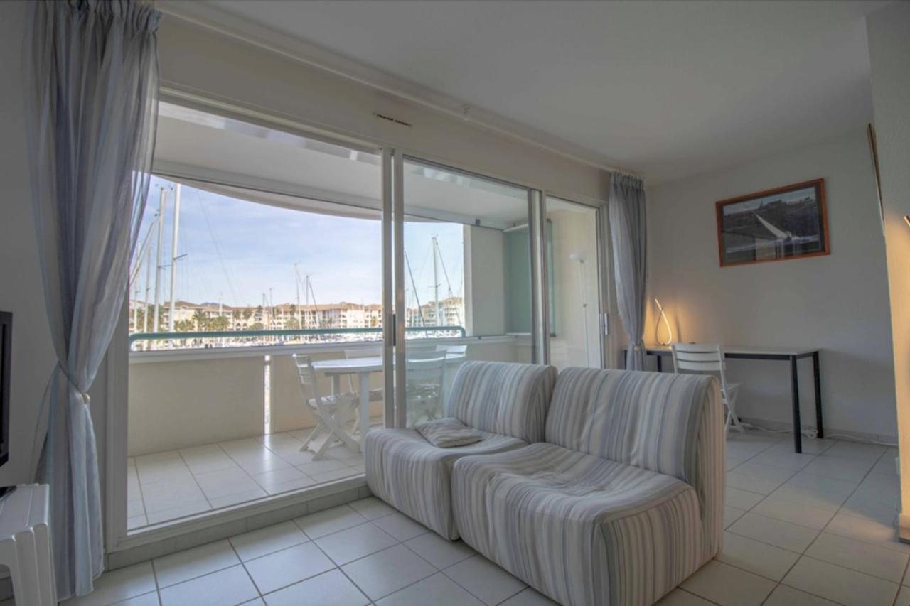 Apartment With Balcony And View On The Port Frejus Bagian luar foto