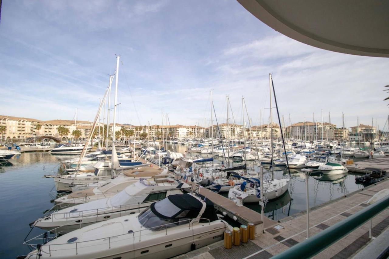 Apartment With Balcony And View On The Port Frejus Bagian luar foto