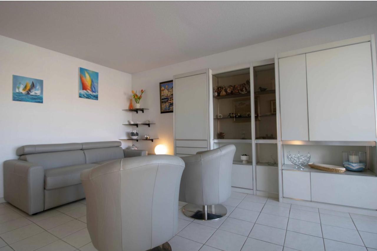 Apartment With Balcony And View On The Port Frejus Bagian luar foto
