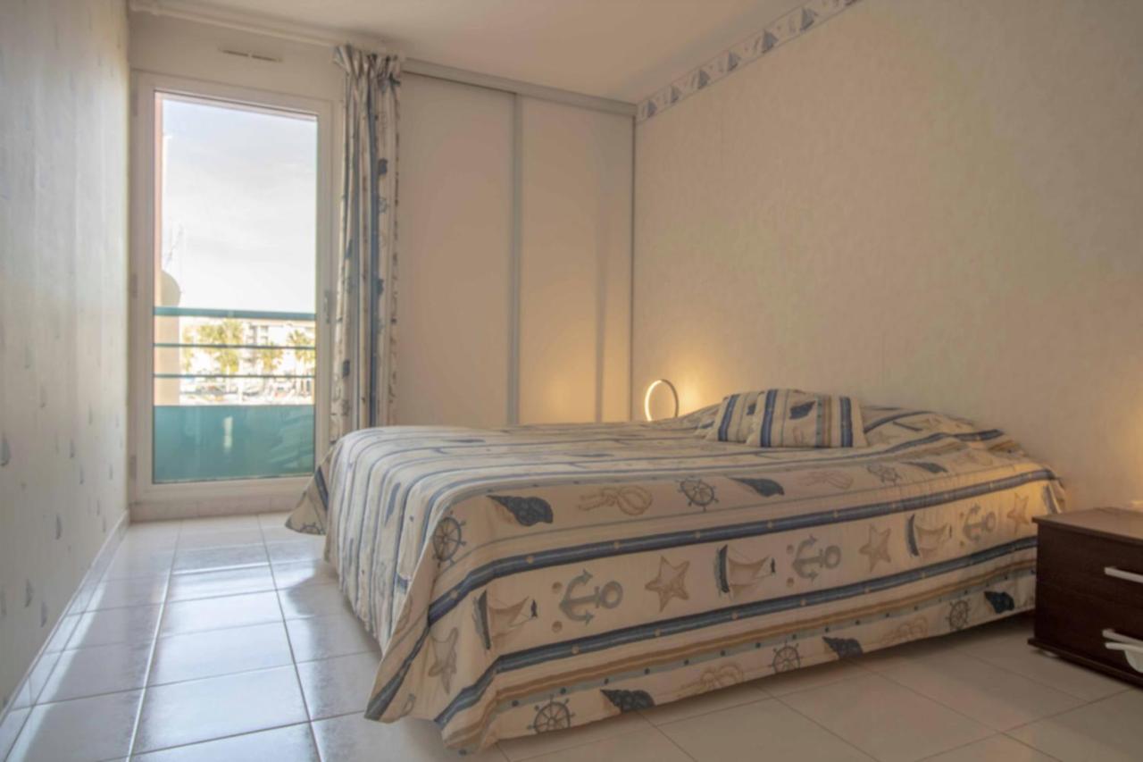 Apartment With Balcony And View On The Port Frejus Bagian luar foto